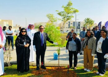 "دبلوماسيون سريلانكيون يطلقون مبادرة لزراعة الأشجار في الرياض"