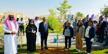 "دبلوماسيون سريلانكيون يطلقون مبادرة لزراعة الأشجار في الرياض"