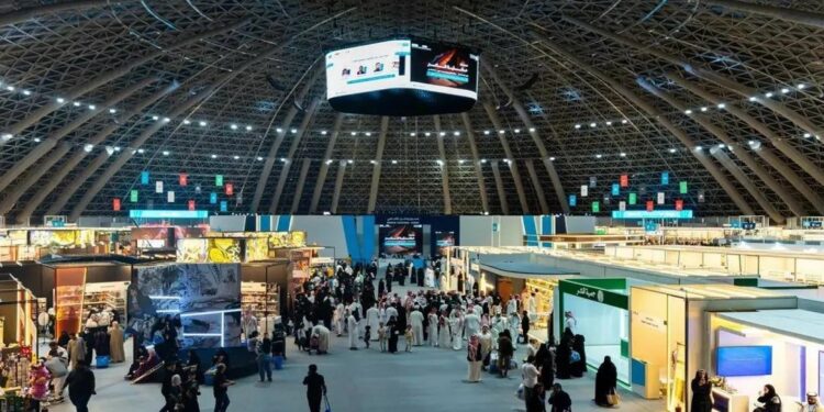 معرض "جدة للكتاب" يعود هذا العام بحُلّة جديدة، مقدّمًا لعشاق القراءة إصدارات مخفّضة وبرامج ثقافية متنوعة.