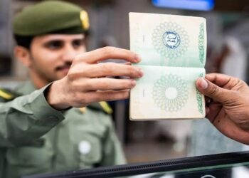 السعودية ترحب بزائريها بختم جديد: «أهلاً بالعالم»