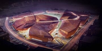 **استاد المربع الجديد... تحفة معمارية تضيء مونديال 2034** وسيكون استاد المربع الجديد أحد الملاعب المعتمدة من أصل 15 ملعباً في أرجاء السعودية، ضمن خطة وطنية لتهيئة البنية التحتية الرياضية، وتبلغ سعة الاستاد أكثر من 45 ألف مقعد، وهو مصمم لتقديم تجارب استثنائية لكل من اللاعبين وجماهير كرة القدم من جميع أنحاء العالم. ويستلهم الاستاد تصميمه من شجرة الطلح، حيث تجمع الهندسة المعمارية بين العناصر الثقافية السعودية مع التصميم العصري، ويرمز هذا الدمج إلى إبراز المملكة لتراثها ودمجها مع رؤية ثاقبة للمستقبل، كما أن من أبرز مزايا الاستاد دمج التقنيات الحديثة، لتقديم تجارب تضفي مزيداً من الأجواء الترحيبية على بطولة كأس العالم. وسيسخر استاد المربع الجديد إمكانياته المتطورة في سبيل تقديم تجارب مميزة لدى الجمهور، ودمج مزايا وسمات متقدمة للمقاعد والمنصات التفاعلية الرقمية من خلال وضع معايير جديدة للتفاعل والمشاركة أثناء جميع الفعاليات، وخلال استضافة كأس العالم.