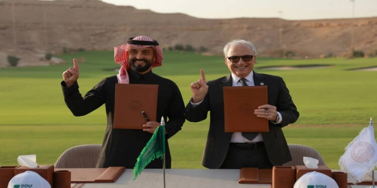 "الدرعية" توقع شراكة مع "غولف السعودية" لتشغيل ملعب وادي صفار