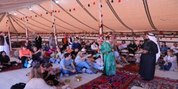 مهرجان الملك عبد العزيز للإبل: 90 سائحاً يستمتعون بتجربة استثنائية في الصياهد