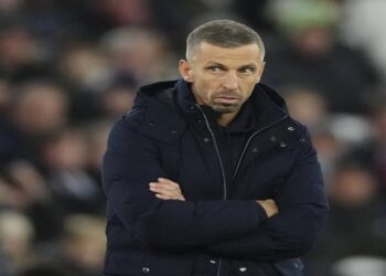 "وولفرهامبتون يضع مدرب الشباب ضمن خياراته التدريبية"