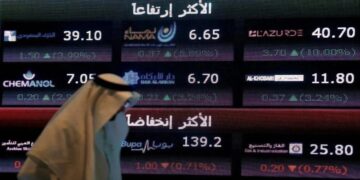 سوق الأسهم السعودية ينخفض 68 نقطة تزامناً مع قرار الفائدة الأمريكية