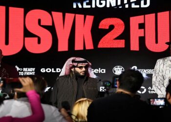 فيوري وأوسيك: العالم يترقب النزال الكبير اليوم