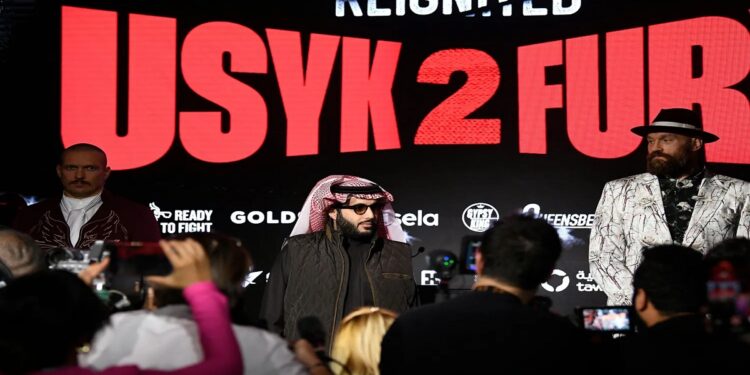 فيوري وأوسيك: العالم يترقب النزال الكبير اليوم