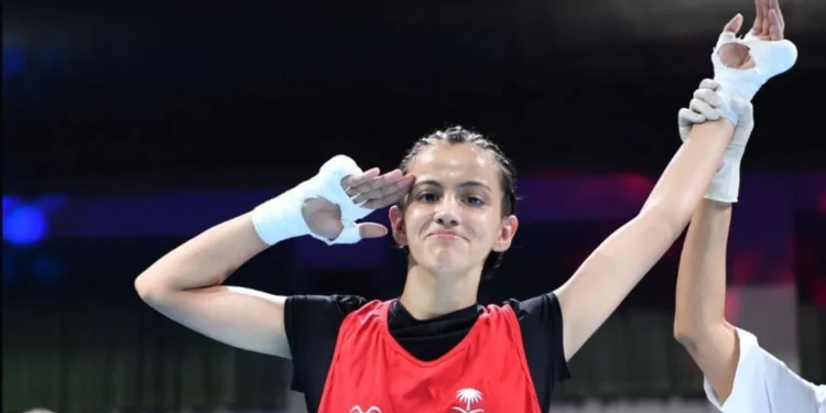 السعودية يارا العمري: الملاكمة غيرت شخصيتي… وأطمح في العالمية