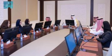 "محافظ الأحساء يستعرض جهود صندوق الأمير سلطان بن عبدالعزيز التنموي"