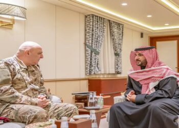 خالد بن سلمان وعون يناقشان تطورات الأوضاع في لبنان