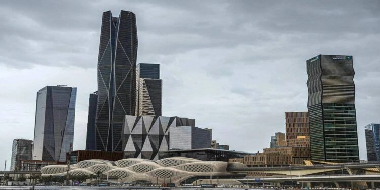 السعودية تعزز منعة اقتصادها بتنويع مصادر الدخل