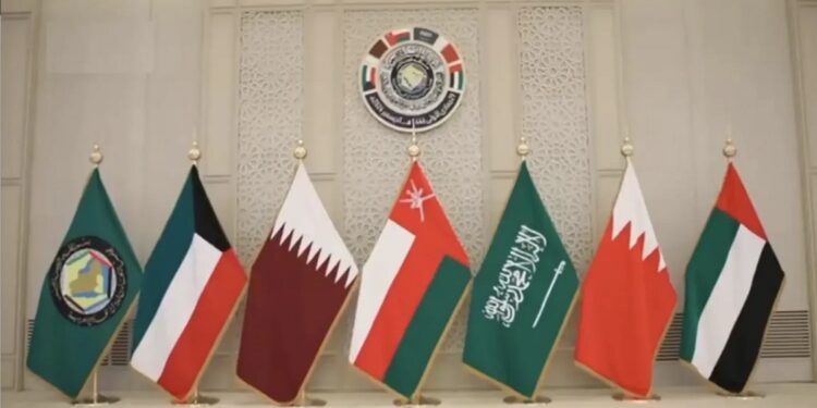 إصلاحات ومخاطر مالية منخفضة تعزز استقرار اقتصاد الخليج