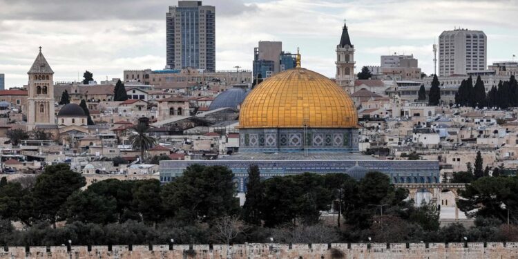 السعودية تدين اقتحام مستوطنين باحات "الأقصى" بحماية قوات الاحتلال