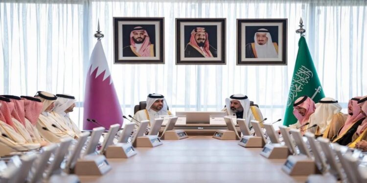 السعودية وقطر تبحثان تعزيز فرص التعاون الثنائي في مختلف المجالات