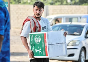 مركز الملك سلمان للإغاثة يوزّع 641 سلة غذائية في عدة مديريات بمحافظتي عدن ولحج