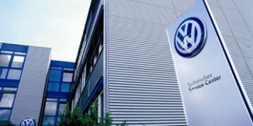 الأزمة لا زالت قائمة.. ضغوط على “فولكس فاغن” لحل مشكلة أجور العاملين