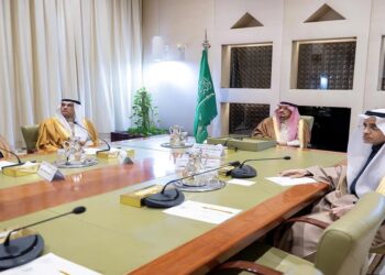 أمير منطقة الرياض يتابع أعمال ومشروعات شركة الفوزان القابضة لتعزيز التنمية الاقتصادية في العاصمة.