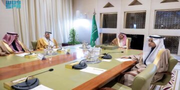 أمير منطقة الرياض يتابع أعمال ومشروعات شركة الفوزان القابضة لتعزيز التنمية الاقتصادية في العاصمة.