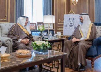 أمير الحدود الشمالية يستقبل رئيس اتحاد الغرف السعودية