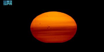 رصد "بقع شمسية" في سماء الحدود الشمالية عند غروب الشمس