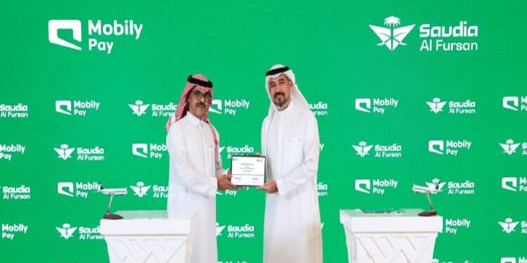 الخطوط السعودية وMobily Pay توقعان اتفاقية تتيح لعملائها اكتساب أميال إضافية من برنامج الفرسان