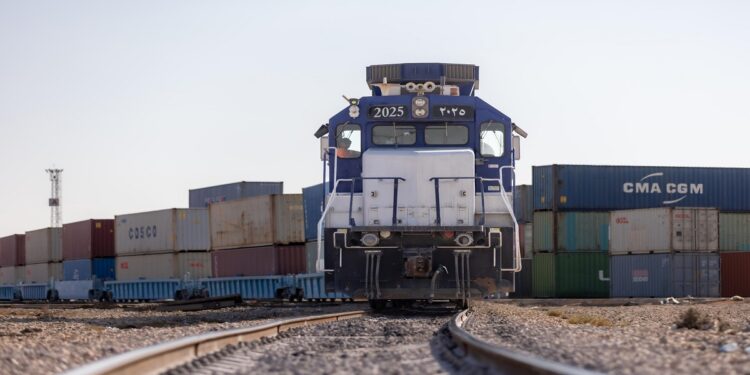 بدء تشغيل المسار الجديد لقطار البضائع خارج النطاق العمراني لمحافظة الأحساء