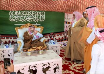 أمير منطقة الباحة يتفقد مركز فال العز للفروسية بالعقيق ويشيد بدوره في دعم الرياضات التراثية وتنمية القطاع السياحي