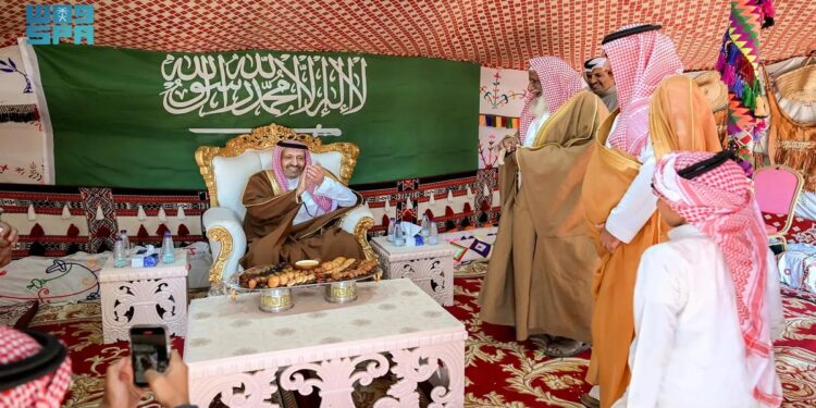 أمير منطقة الباحة يتفقد مركز فال العز للفروسية بالعقيق ويشيد بدوره في دعم الرياضات التراثية وتنمية القطاع السياحي