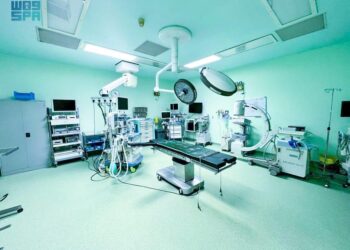 تدخل جراحي عاجل ينقذ مريضًا من شلل دائم في عنيزة