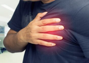 من هم الأكثر عرضة للإصابة بالاكتئاب بعد الجلطة القلبية؟.. "النمر" يوضح