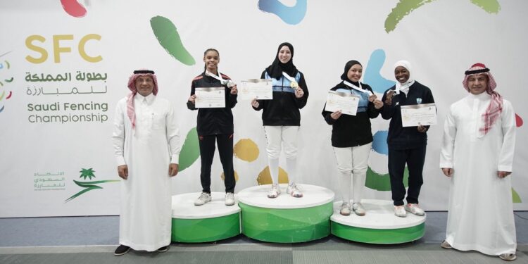 تتويج أبطال بطولة المملكة للمبارزة للسيدات في الرياض