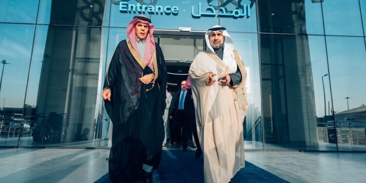 وزير الصحة يدشن مجمع “عيادتي” الطبي في مدينة الرياض