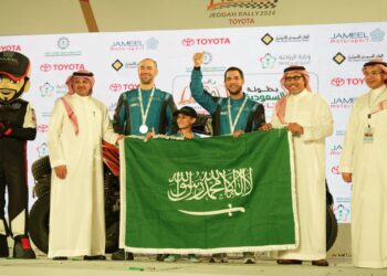 الأمير «سعود بن جلوي» يكرّم البطل معاذ حريري في إنجاز جديد برالي جدة 2024