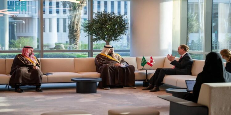 وزير الاقتصاد والتخطيط يناقش مع سفير كندا مجالات التعاون الاقتصادي بين البلدين