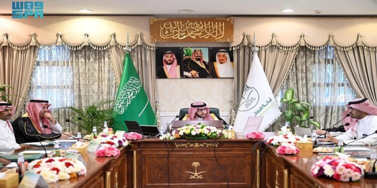 "الأمير سعود بن نهار يبحث مع أمانة الطائف استراتيجيات التنمية التقنية والاقتصادية للمحافظة"