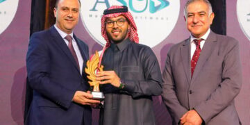 وزير الاتصال الأردني يُكرِّم المذيع السعودي “هاني الحجازي” بوصفه نموذجًا للمذيع الشامل