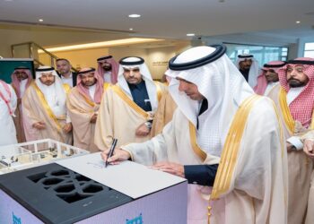 وزير البلديات والإسكان يطلع على أبرز الخدمات التي تقدمها أمانة الشرقية ويدشن عددًا من المشاريع التنموية بالمنطقة