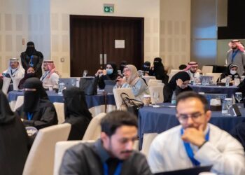 100 شخص يتنافسون في هاكاثون الذكاء الاصطناعي بأمراض العيون في الرياض