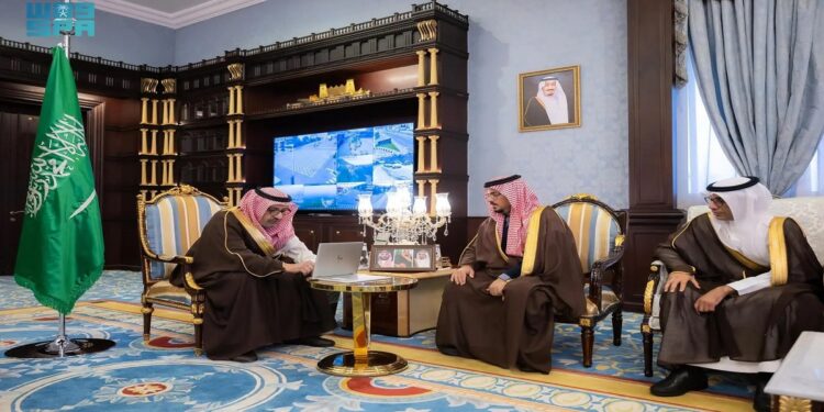 الأمير حسام بن سعود يدشّن المنصة الرقمية الموحدة للطرق في منطقة الباحة