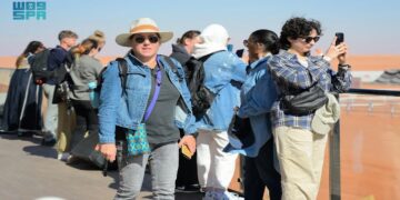 مهرجان الملك عبدالعزيز للإبل يستقطب وفودًا دولية من سبع دول لتعزيز التبادل الثقافي وإبراز التراث السعودي.