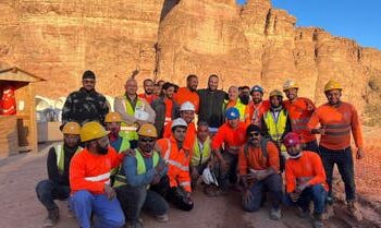 ولي العهد يزور مشروع منتجع شرعان في العلا