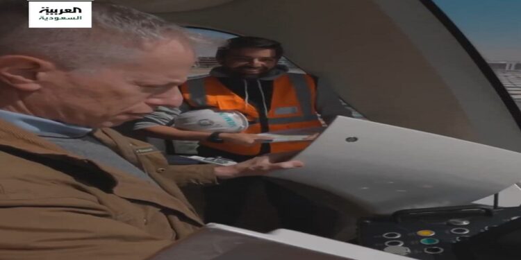 شاهد.. السفير الأمريكي يوثق تجربته في التنقل عبر قطار الرياض