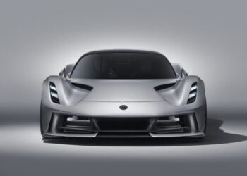 أخيراً بدء تسليم سيارات لوتس الكهربائية المرعبة.. لن تصدق سعرها