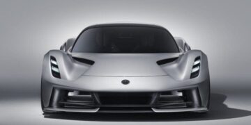 أخيراً بدء تسليم سيارات لوتس الكهربائية المرعبة.. لن تصدق سعرها