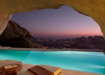 "البحر الأحمر الدولية تفتتح منتجع 'ديزرت روك' الجبلي"