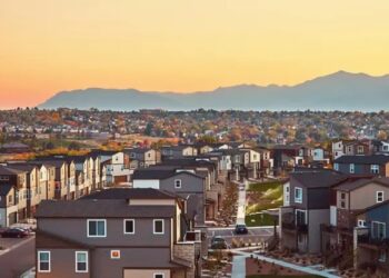 أسرع 10 أسواق عقارية نموًا في المبيعات والأسعار لعام 2025.. اكتشفها!