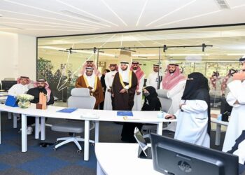 "محافظ الطائف يطلع على المشاريع التطويرية لمستشفى الطائف التخصصي"