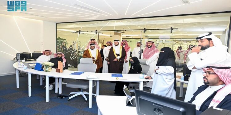 "محافظ الطائف يطلع على المشاريع التطويرية لمستشفى الطائف التخصصي"