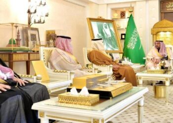 "بحث سبل تعزيز التنمية السياحية بين أمير القصيم ووزير السياحة"