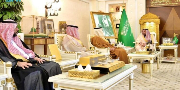 "بحث سبل تعزيز التنمية السياحية بين أمير القصيم ووزير السياحة"